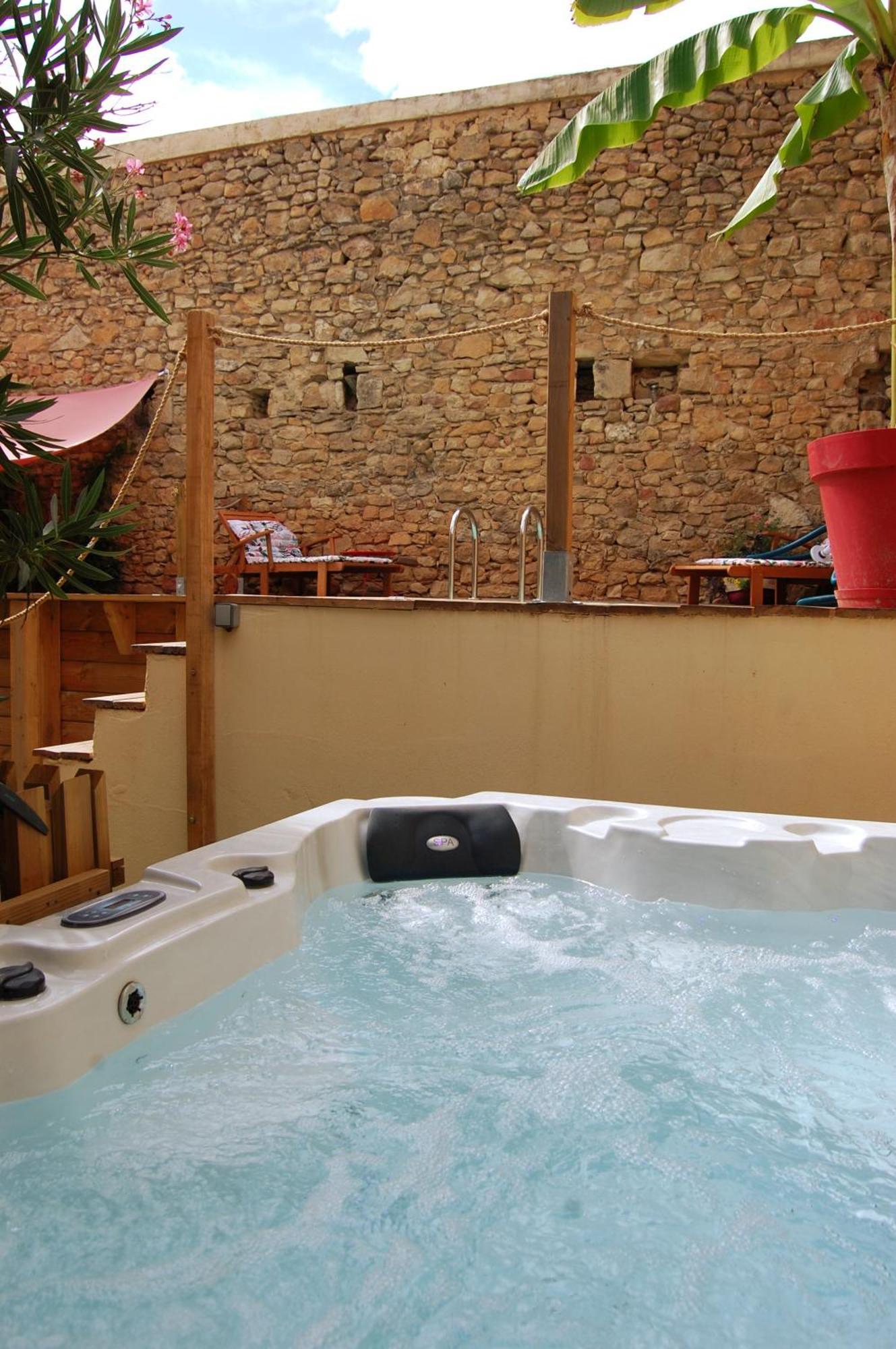 La Bucolique, Chambres Et Jardin D'Hotes Sabran ภายนอก รูปภาพ